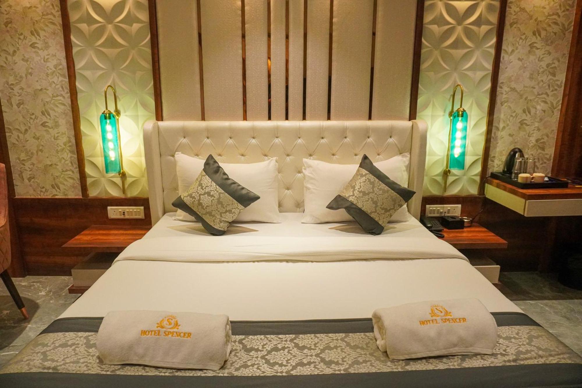 Hotel Spencer-Navi Mumbai Zewnętrze zdjęcie