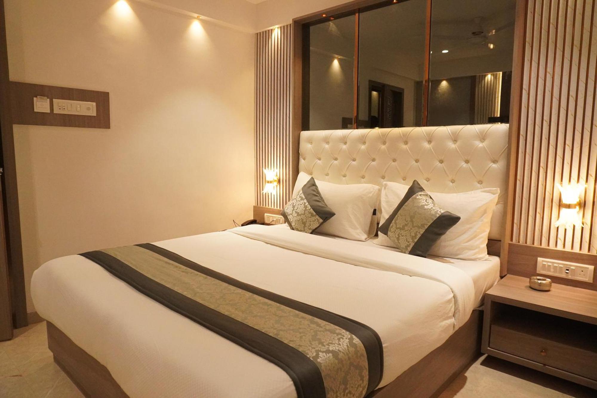 Hotel Spencer-Navi Mumbai Zewnętrze zdjęcie